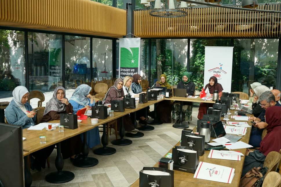 Mavera Vakfı, TGTV Aile Masası Toplantısında Sosyal Medyanın Aile ve Evlilik Algısına Etkisini Ele Aldı